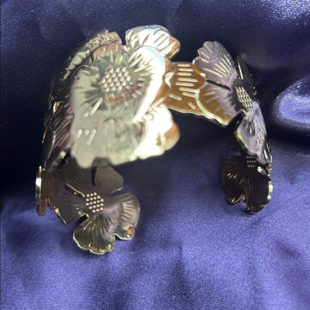 Floral Gold Tone Flower Link Bracelet